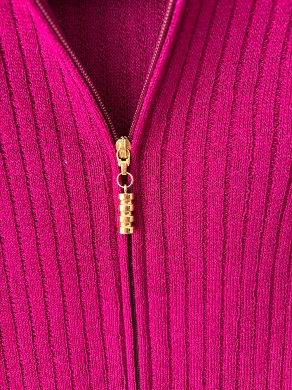 St. John Fuchsia Zip-Front Ribbed Knit Jacket - Picture 6 of 12